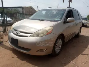 Toyota Sienna 2008 Gold