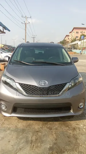 Toyota Sienna SE 8 Passenger 2011 Gray