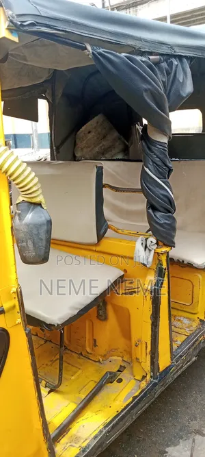 TVS King Cargo 2005 Yellow