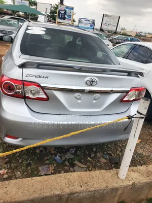 Toyota Corolla LE 4dr Sedan (1.8L 4cyl 4A) 2012 Silver