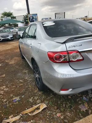 Toyota Corolla LE 4dr Sedan (1.8L 4cyl 4A) 2012 Silver