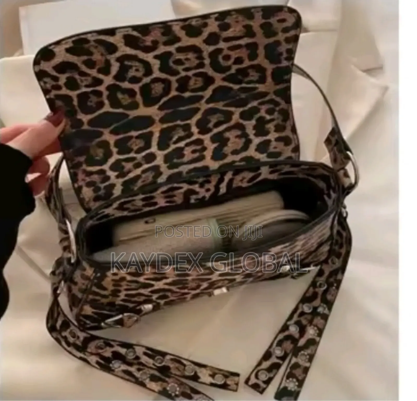 Trendy Leopard Designed Handbag