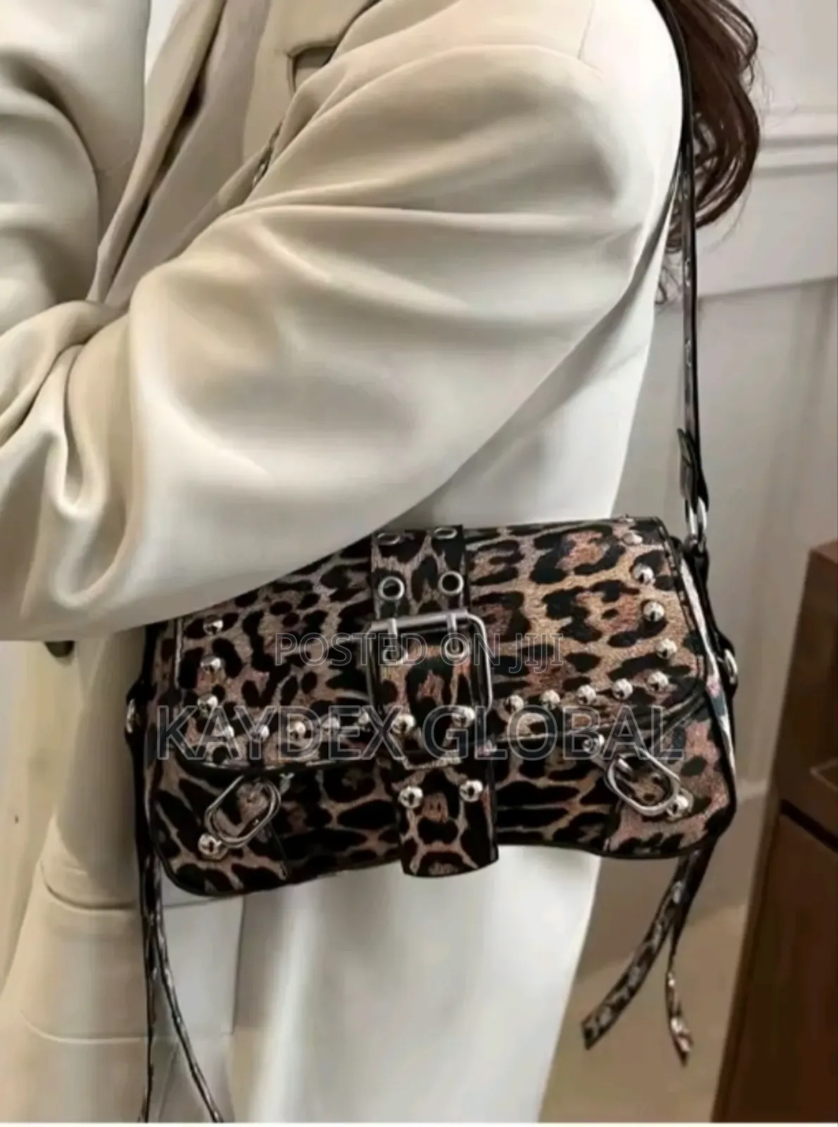 Trendy Leopard Designed Handbag