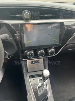 Toyota Corolla XLE 4dr Sedan (1.8L 4cyl CVT) 2017 White