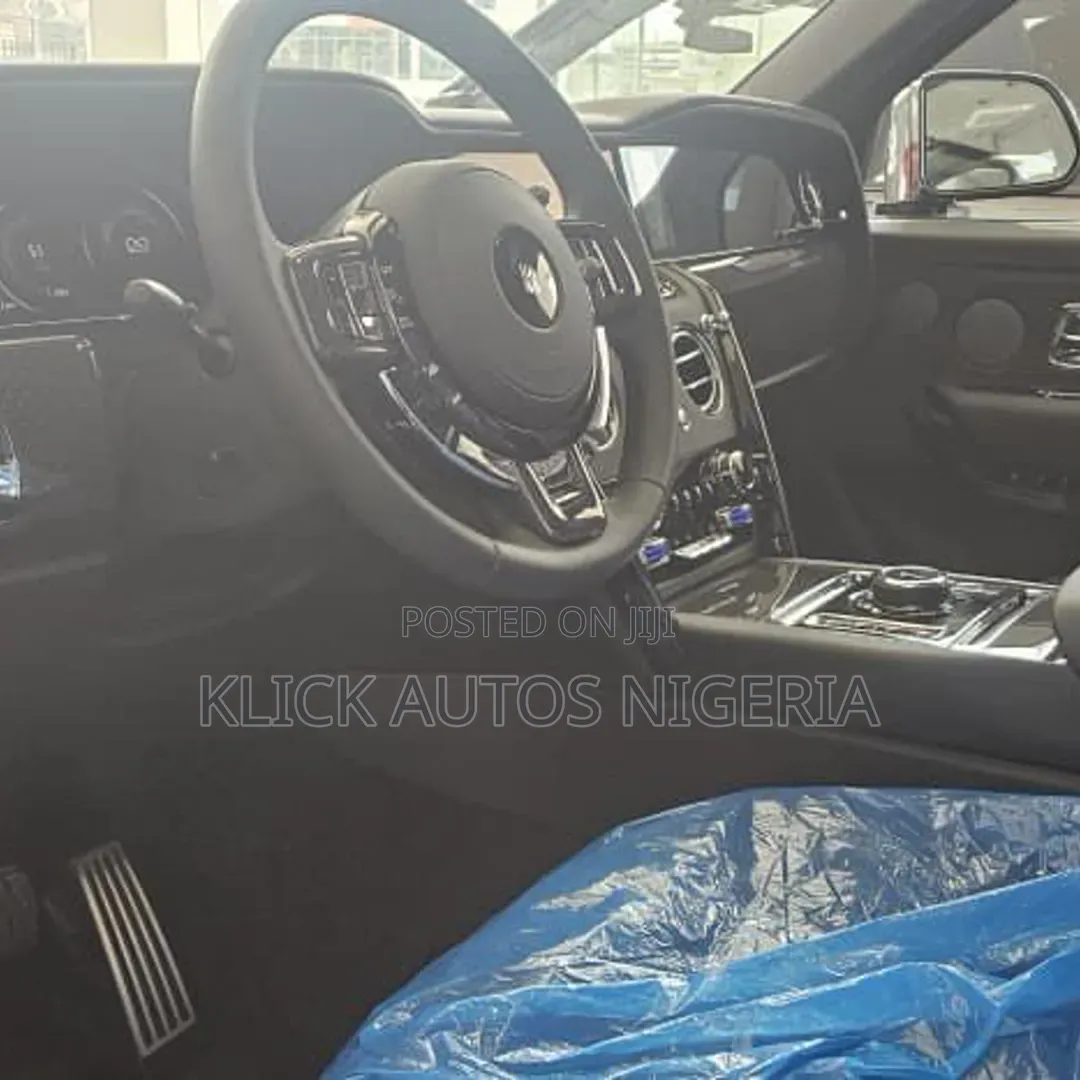 New Rolls-Royce Cullinan Black Badge 2026 Black