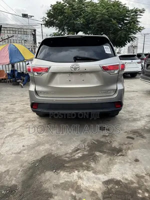 Toyota Highlander Limited Platinum 4dr SUV AWD (3.5L 6cyl 6A) 2015 Gold