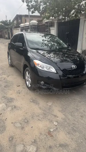 Toyota Matrix L Hatchback FWD (1.8L 4cyl 5M) 2012 Black
