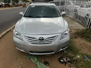 Toyota Camry XLE V6 4dr Sedan (3.5L 6cyl 6AM) 2009 Silver