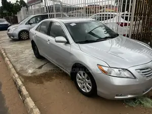 Toyota Camry XLE V6 4dr Sedan (3.5L 6cyl 6AM) 2009 Silver