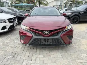 Toyota Camry SE FWD (2.5L 4cyl 8AM) 2018 Burgundy