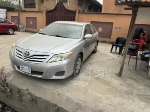 Toyota Camry Base 4dr Sedan (2.5L 4cyl 6M) 2011