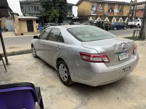 Toyota Camry Base 4dr Sedan (2.5L 4cyl 6M) 2011