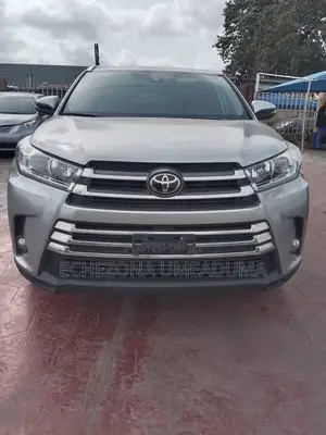 Toyota Highlander XLE 4x2 V6 (3.5L 6cyl 8A) 2018 Silver