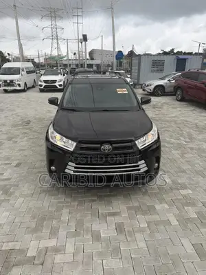 Toyota Highlander SE 4x2 V6 (3.5L 6cyl 8A) 2018 Black