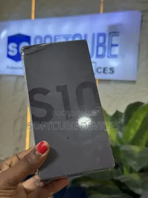 New Samsung Galaxy S10 128 GB Black