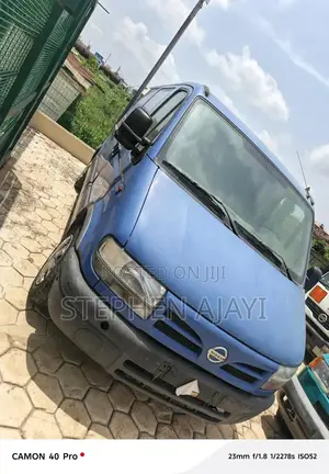 Nissan Caravan (Urvan) 1994 Blue