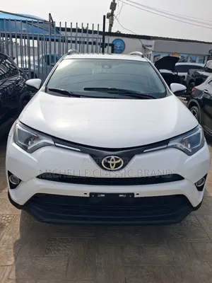 Toyota RAV4 Adventure 4dr SUV (2.5L 4cyl 6A) 2018 White