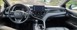 Toyota Camry SE 2021 White