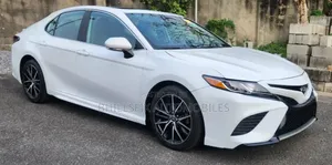 Toyota Camry SE 2021 White