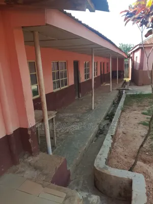 14bdrm Block of Flats in Bank Road Ado Ekiti for sale