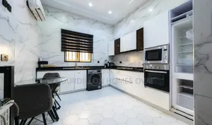 3bdrm Penthouse in Lekki Phase 1 for rent