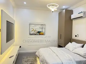 Elegantly Furnished Studio Apartment With a Kitchenette