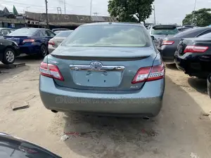 Toyota Camry XLE V6 4dr Sedan (3.5L 6cyl 6A) 2011 Green
