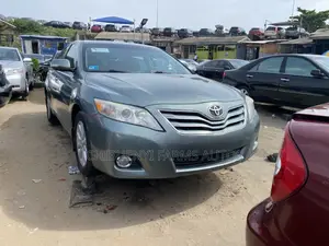 Toyota Camry XLE V6 4dr Sedan (3.5L 6cyl 6A) 2011 Green