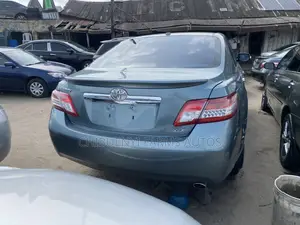 Toyota Camry XLE 4dr Sedan (2.5L 4cyl 6AM) 2010 Green