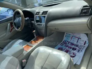 Toyota Camry XLE 4dr Sedan (2.5L 4cyl 6AM) 2010 Green