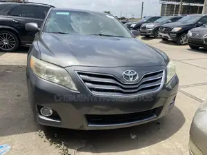 Toyota Camry XLE 4dr Sedan (2.5L 4cyl 6AM) 2010 Gray