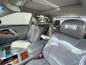 Toyota Camry XLE 4dr Sedan (2.5L 4cyl 6AM) 2010 Gray