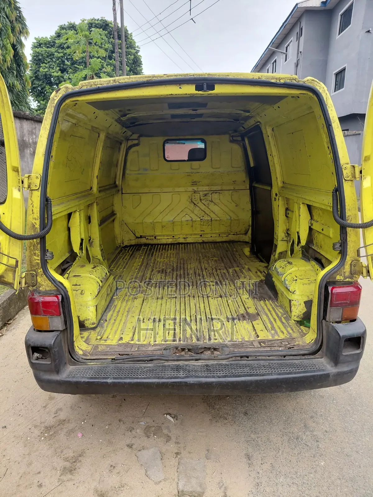 Volkswagen Transporter 2003 Yellow