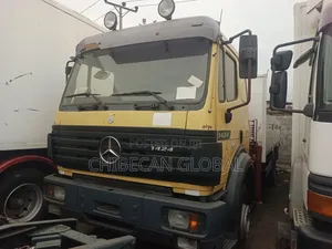 1414 Benz Truck With 10 Tons Hiab Crane (Tokunbo)