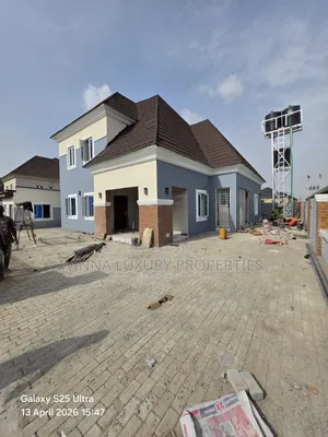 4bdrm Penthouse in Nut / Von Axis, Lugbe District for sale