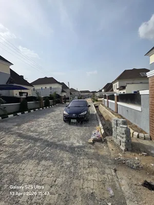 4bdrm Penthouse in Nut / Von Axis, Lugbe District for sale