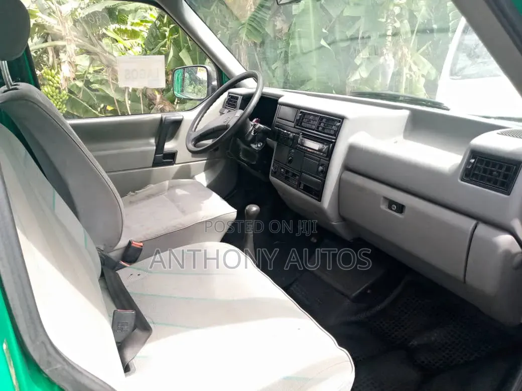 Volkswagen Transporter 2005 Blue