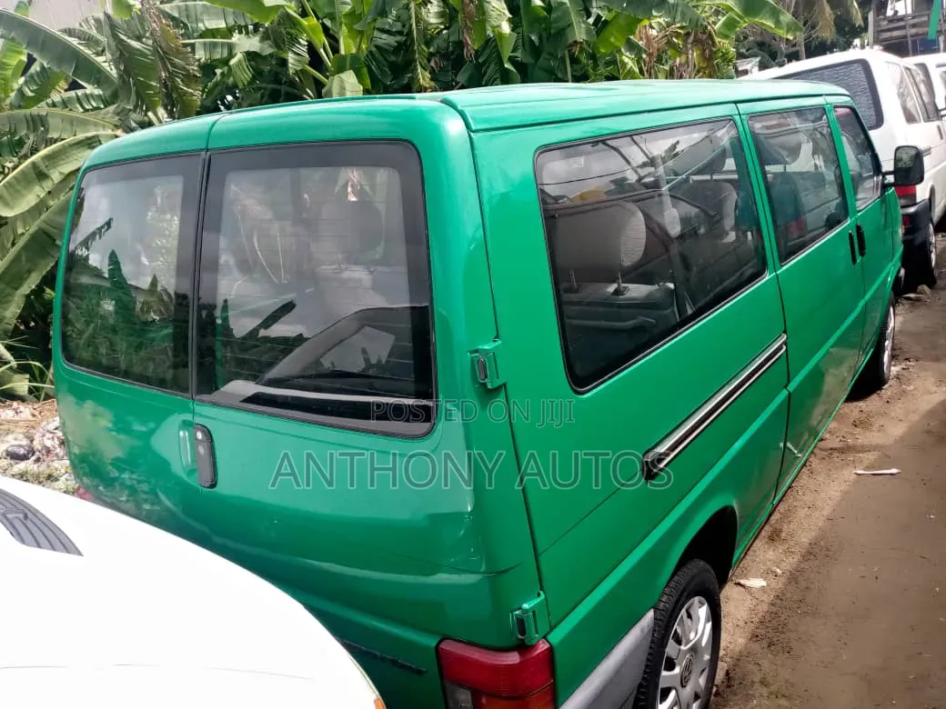 Volkswagen Transporter 2005 Blue