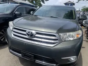 Toyota Highlander Limited 3.5l 4WD 2013 Green