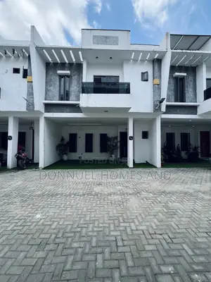 4bdrm Townhouse / Terrace in Off Lekki-Epe Expressway for rent
