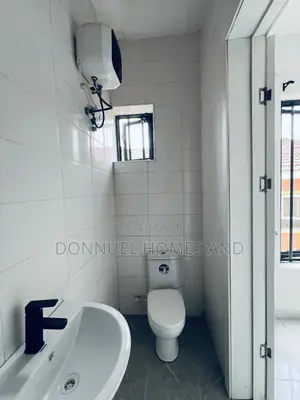 4bdrm Townhouse / Terrace in Off Lekki-Epe Expressway for rent