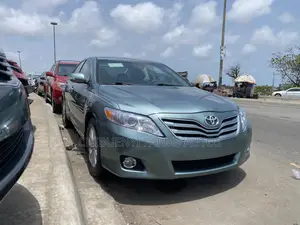 Toyota Camry XLE V6 4dr Sedan (3.5L 6cyl 6A) 2011 Green