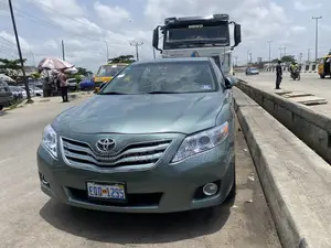 Toyota Camry XLE 4dr Sedan (2.4L 4cyl 5A) 2009 Green