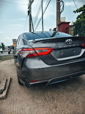 Toyota Camry SE (2.5L 4cyl 8A) 2019