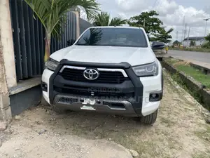 Toyota Hilux 2021 White