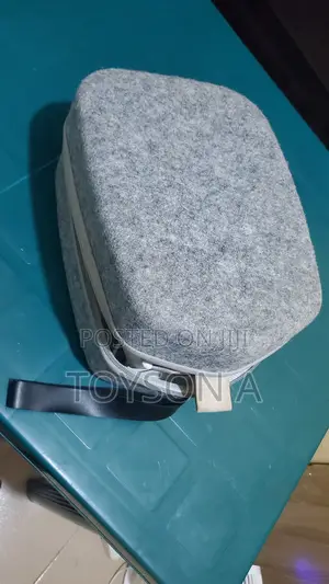 Oculus Quest 2 With Headset, Carry Case and Controller 256gb
