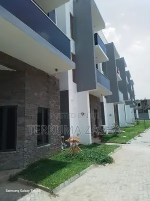 4bdrm Townhouse/Terrace in Lifecamp Near Godab for sale
