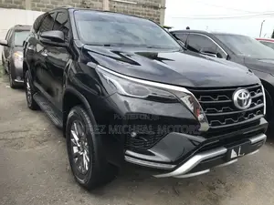 Toyota Fortuner 2023 Black