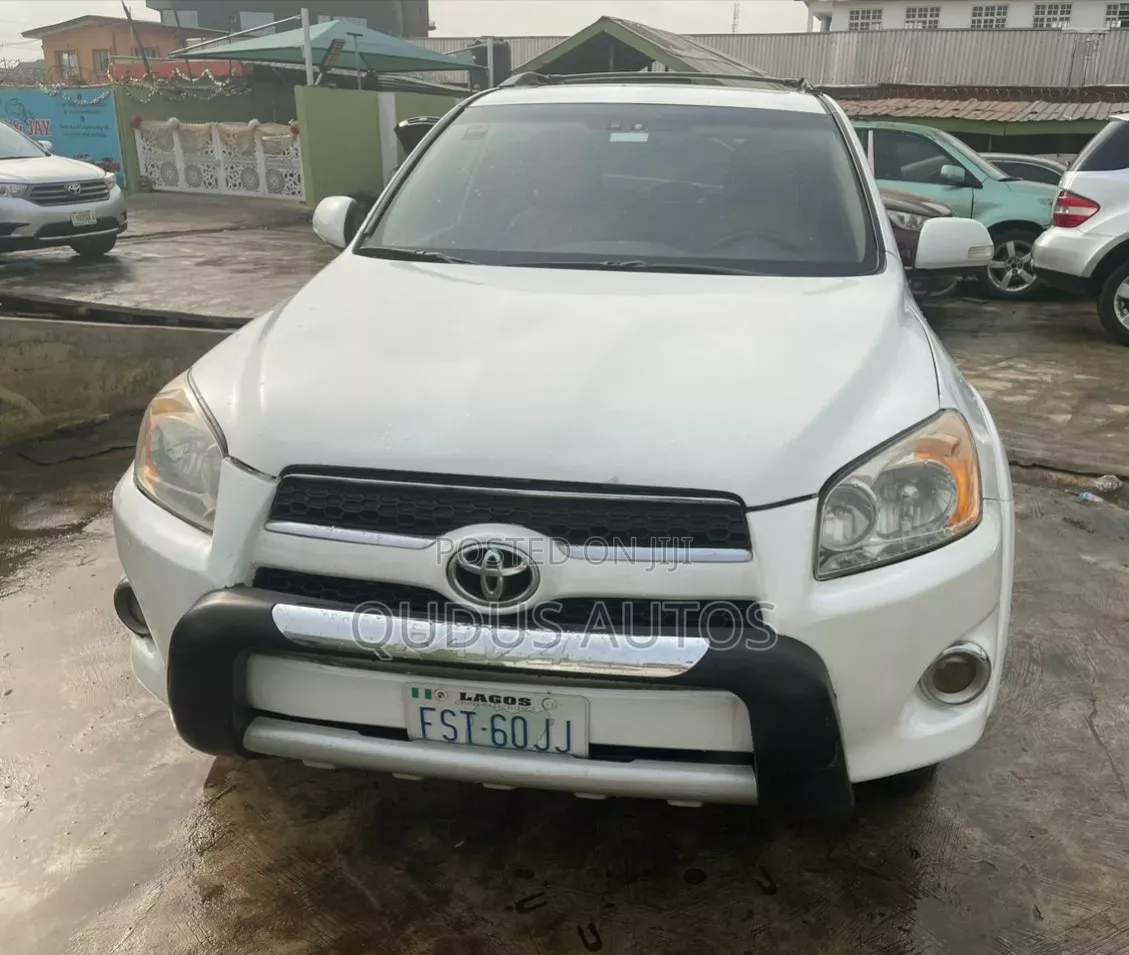 Toyota RAV4 2010 White