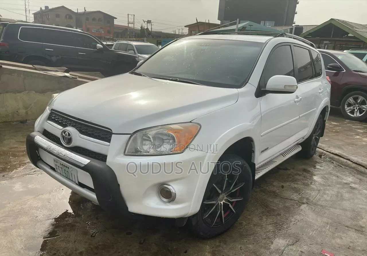 Toyota RAV4 2010 White